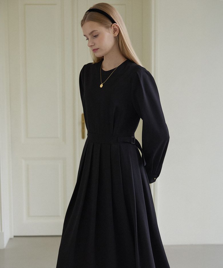 Round Belted Pleats Dress - Black