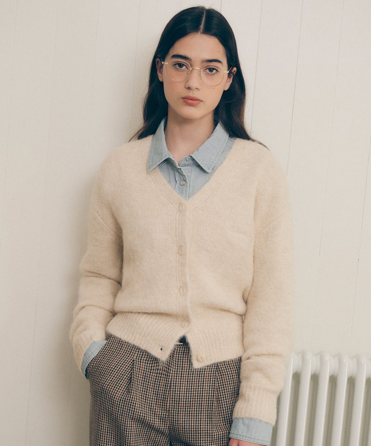 로라로라(ROLAROLA) HAIRY V NECK CARDIGAN BEIGE