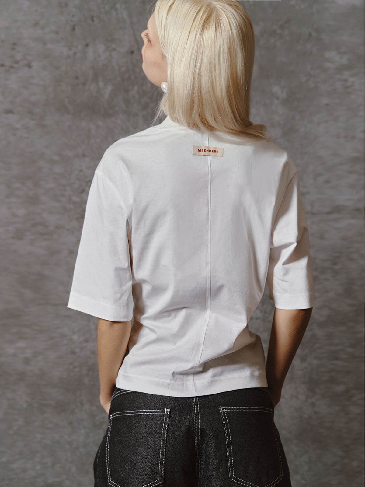 민더리(MEENDERI) MEENDERI LOGO BASIC T-SHIRT - WHITE