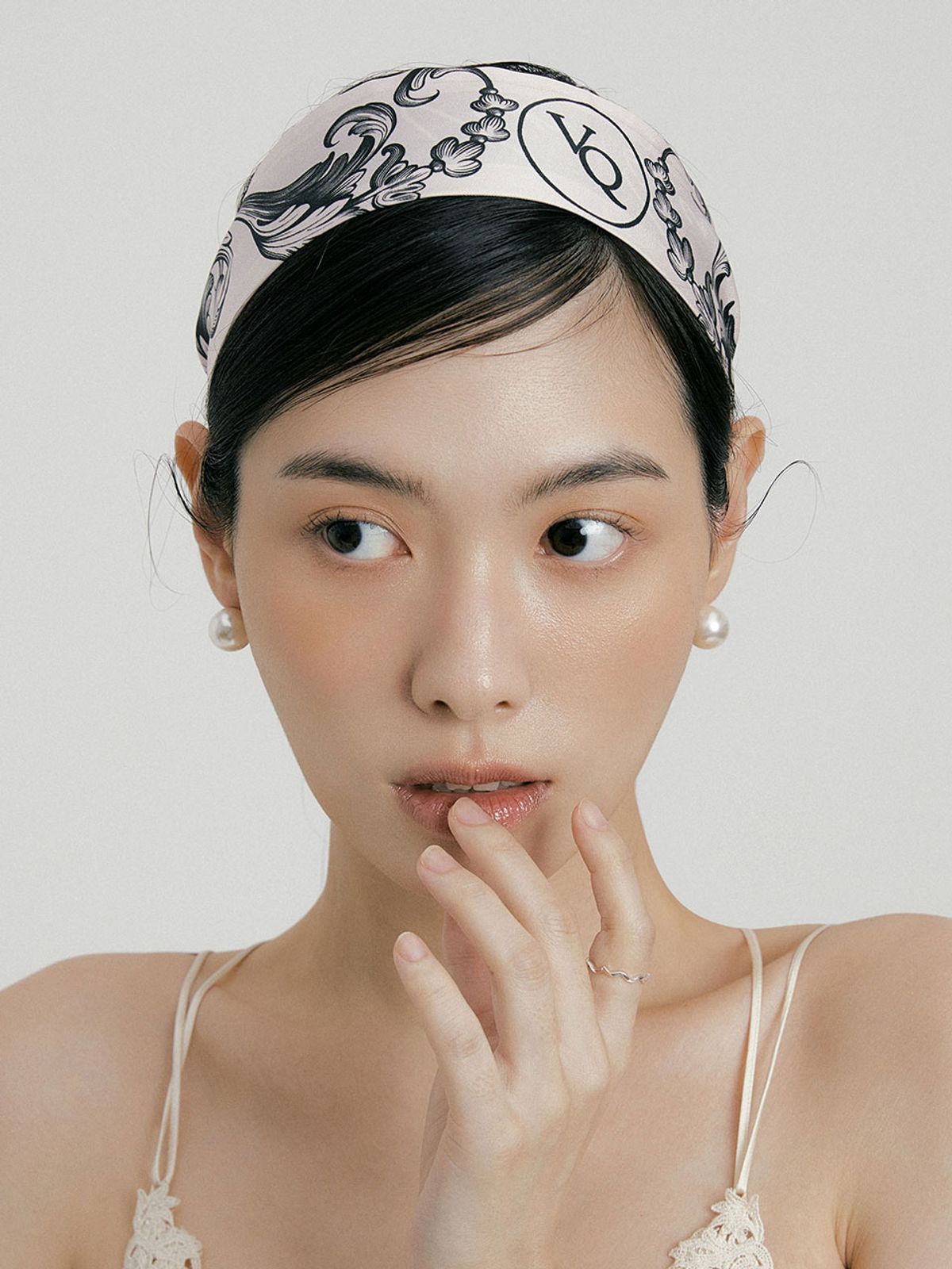 벤앤쿠(VENANDQU) Baroque-Coral Long Twilly Silk Scarf