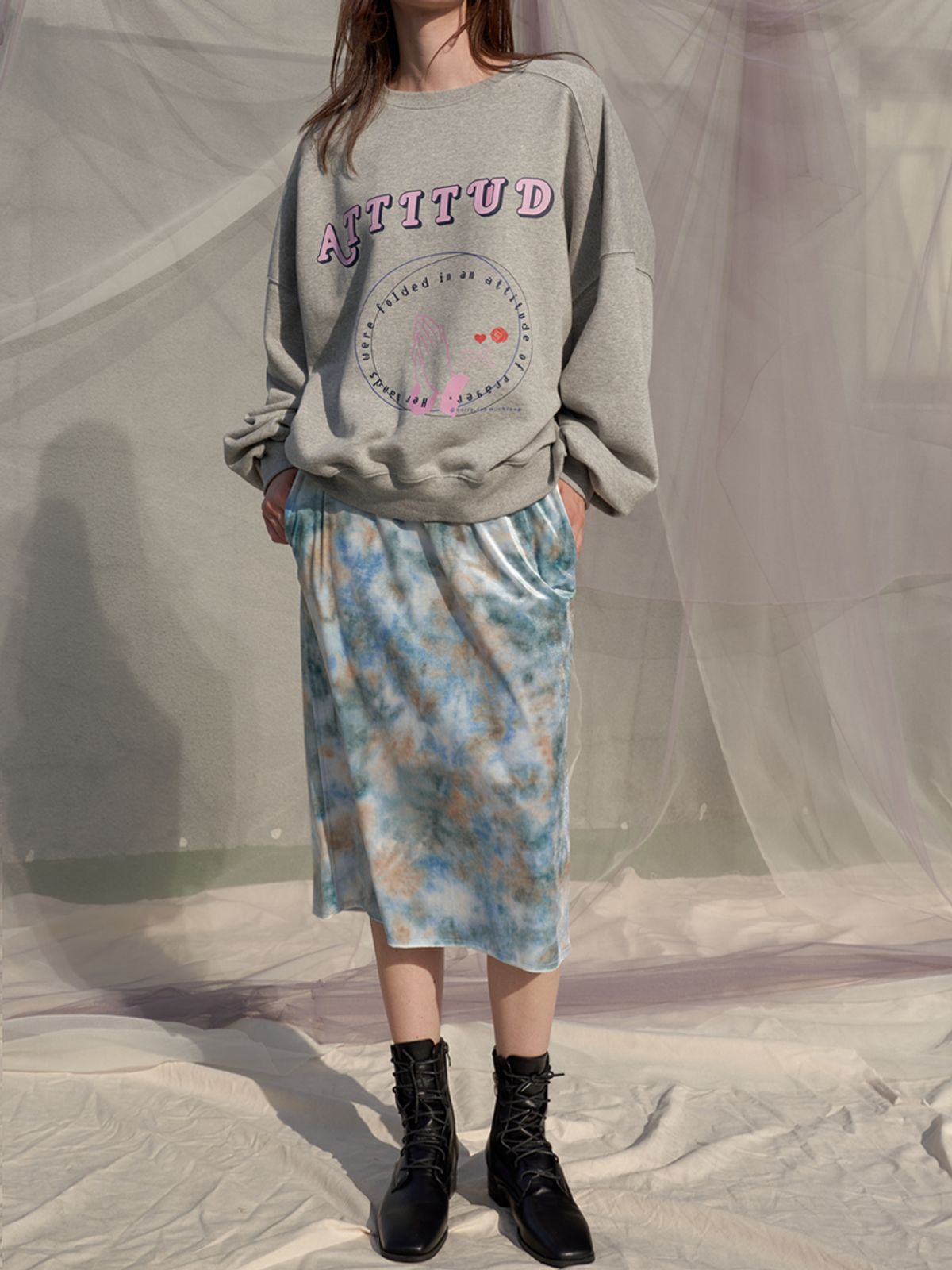 쏘리, 투 머치 러브(SORRY, TOO MUCH LOVE) Attitude Loosefit Sweatshirt_Gray
