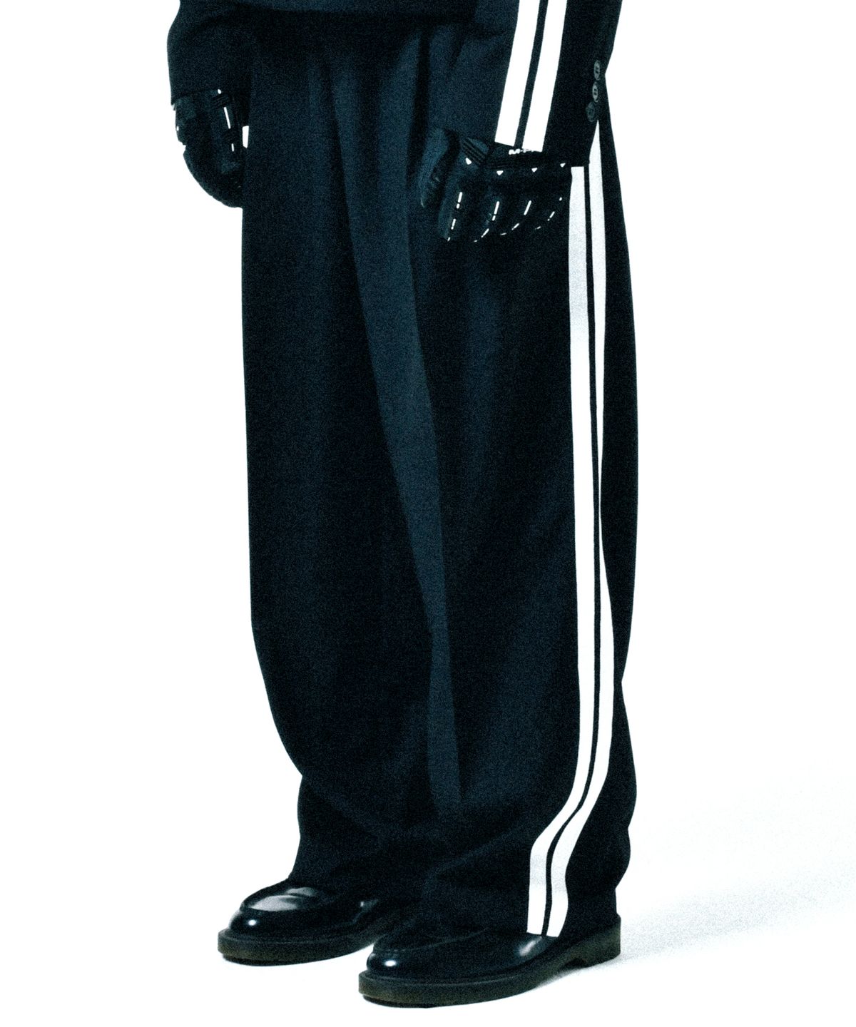 씨오엠이(COME) [UNISEX] Satin-Trimmed Racing Trousers (Black)