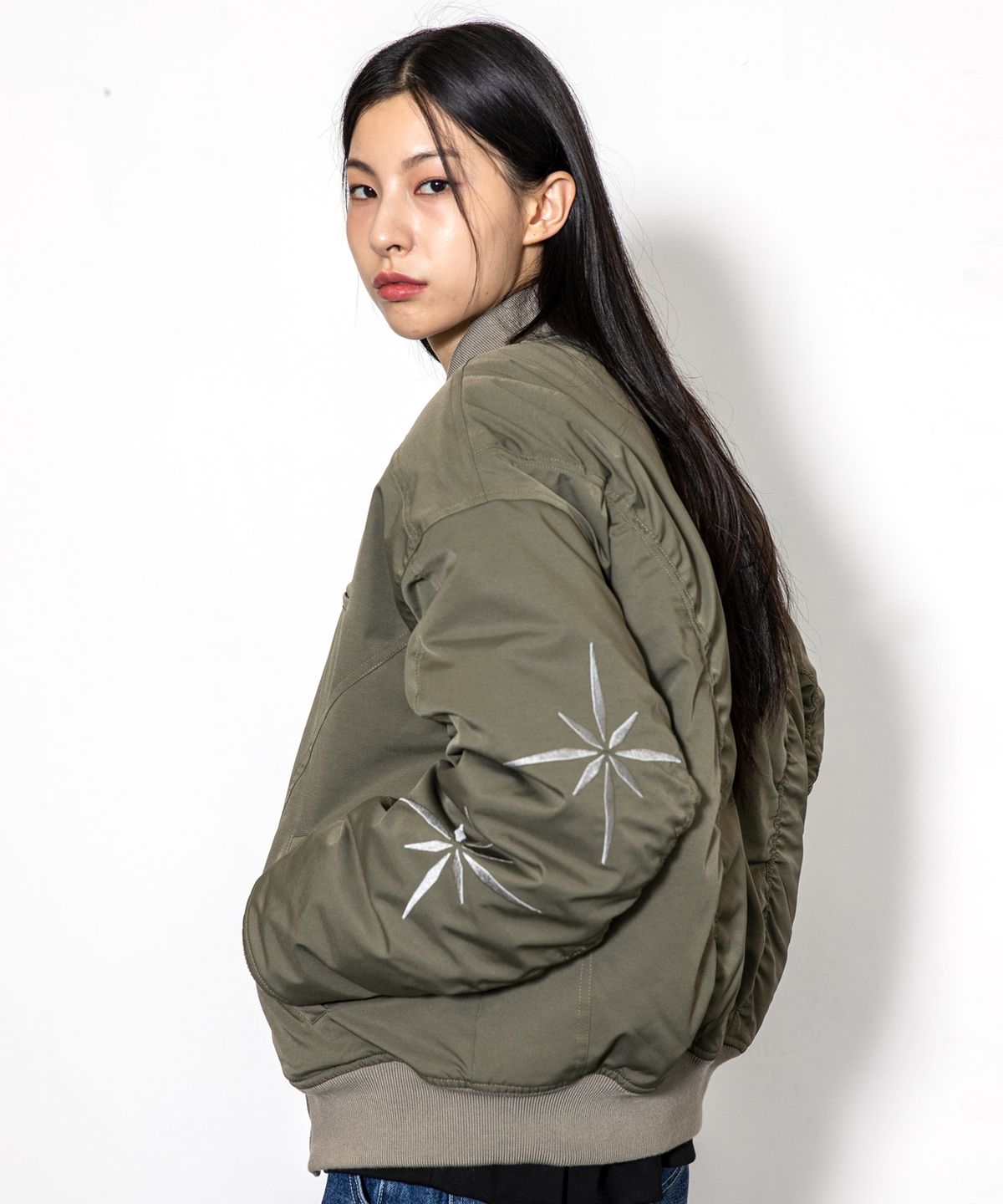 엑스톤즈(XTONZ) XJ107 인시전 셔링 MA-1 자켓 (KHAKI)