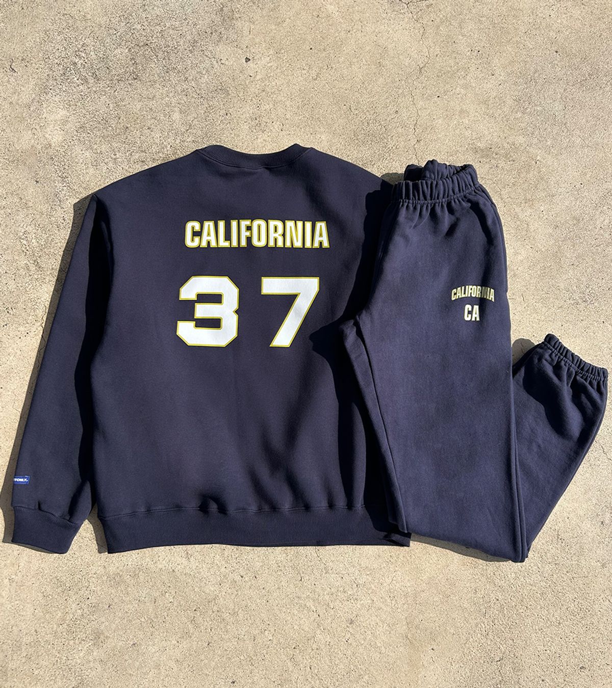 스텝온리(STAFFONLY) [SET] CALIFORNIA SWEATS SET UP (NAVY)