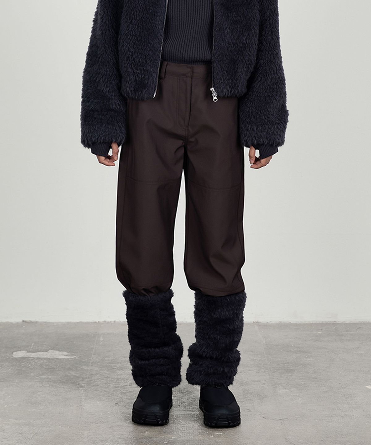아모멘토(AMOMENTO) HAIRY FUR LEG WARMER_CHARCOAL
