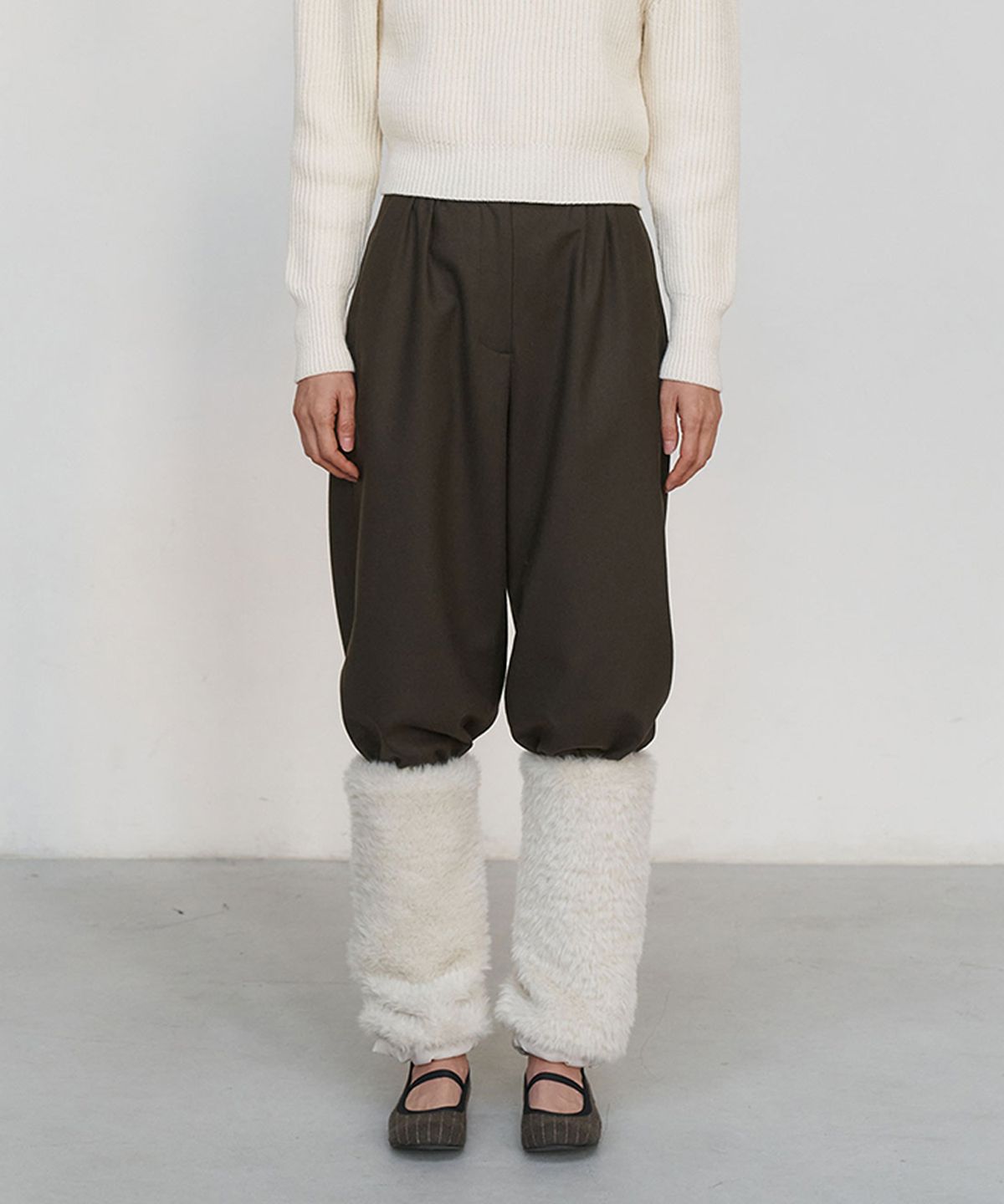 아모멘토(AMOMENTO) HAIRY FUR LEG WARMER_IVORY