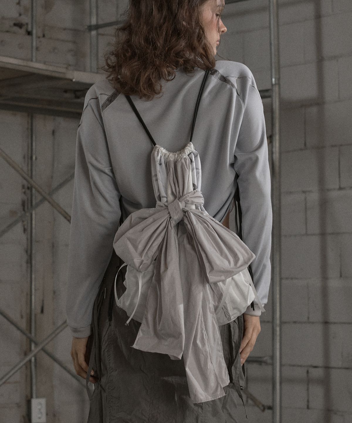일리오(ILLIO) GRAY RIBBON STRINGBAG