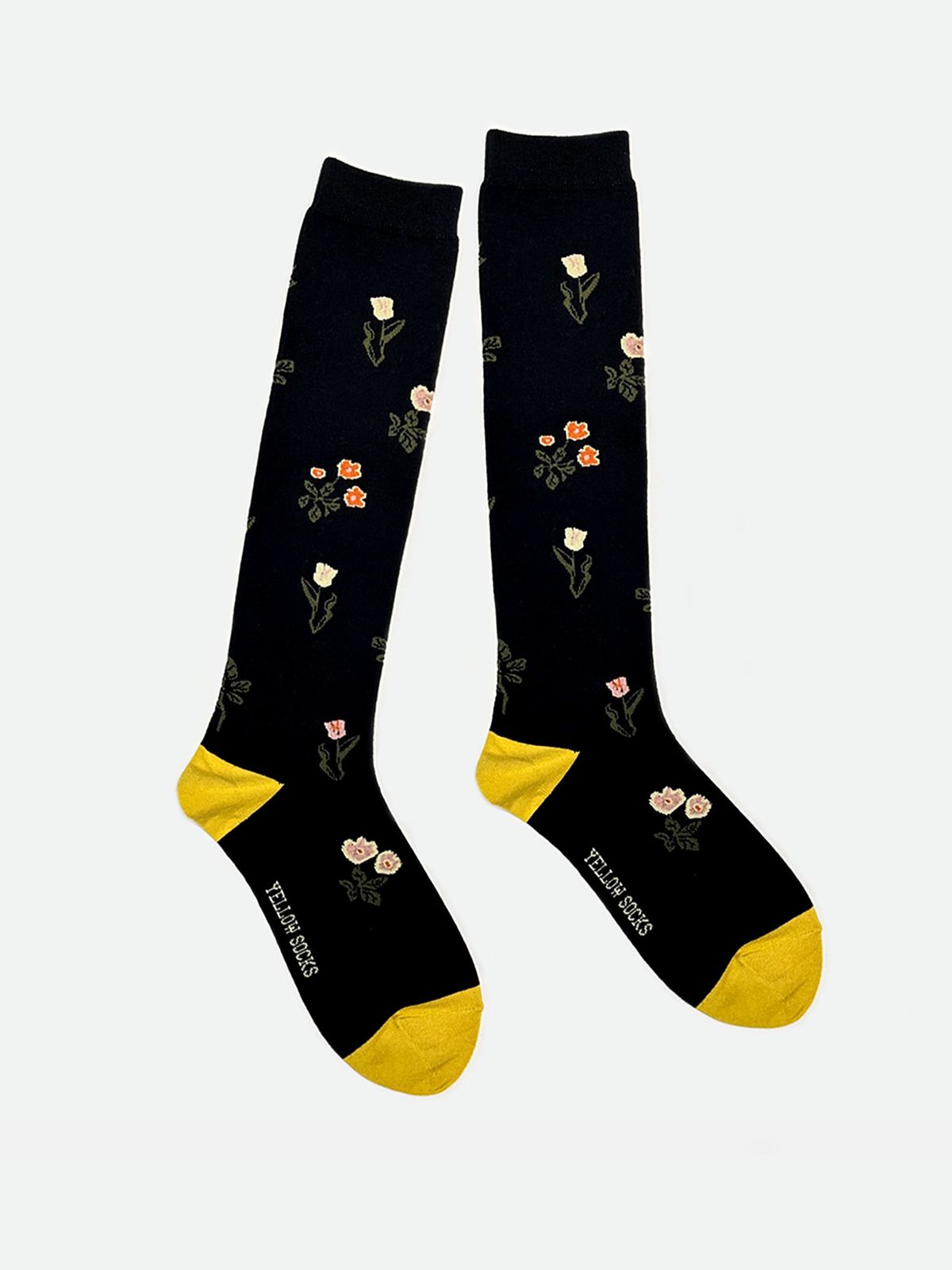 옐로우삭스(YELLOWSOCKS) 니삭스 블랙 플라워
