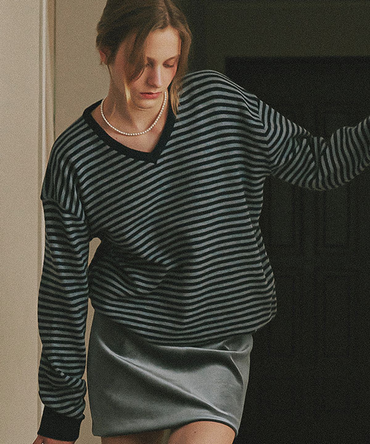 론론(RONRON) STRIPE V NECK LOOSE FIT KNIT BLUE STRIPE