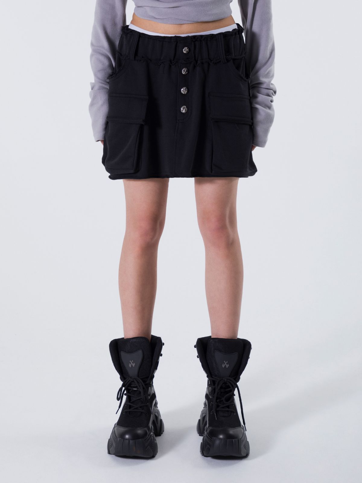 와이이이엘(YEEL) RIVET CARGO MINI SWEAT SKIRT BLACK