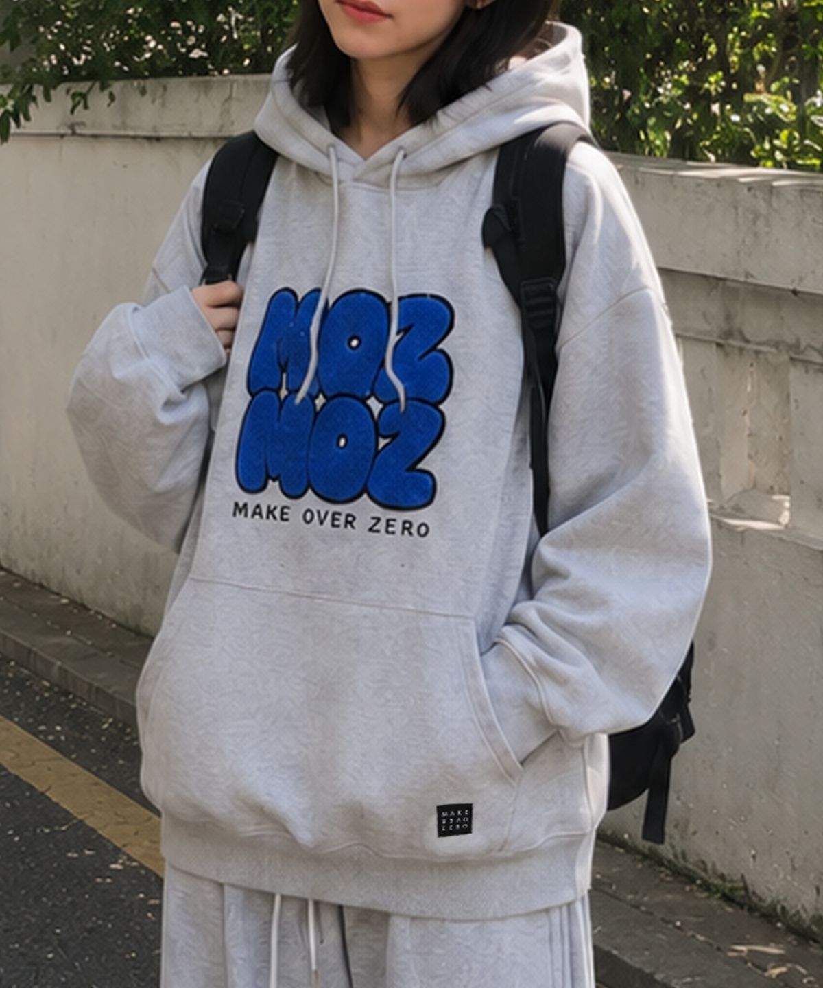 모즈모즈(MOZMOZ) 벌룬로고 부클자수 오버핏 기모후드 그레이