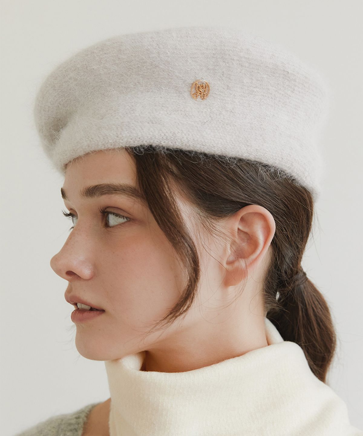 할렌(HALDEN) logo pendant angora beret (C031_ivory)
