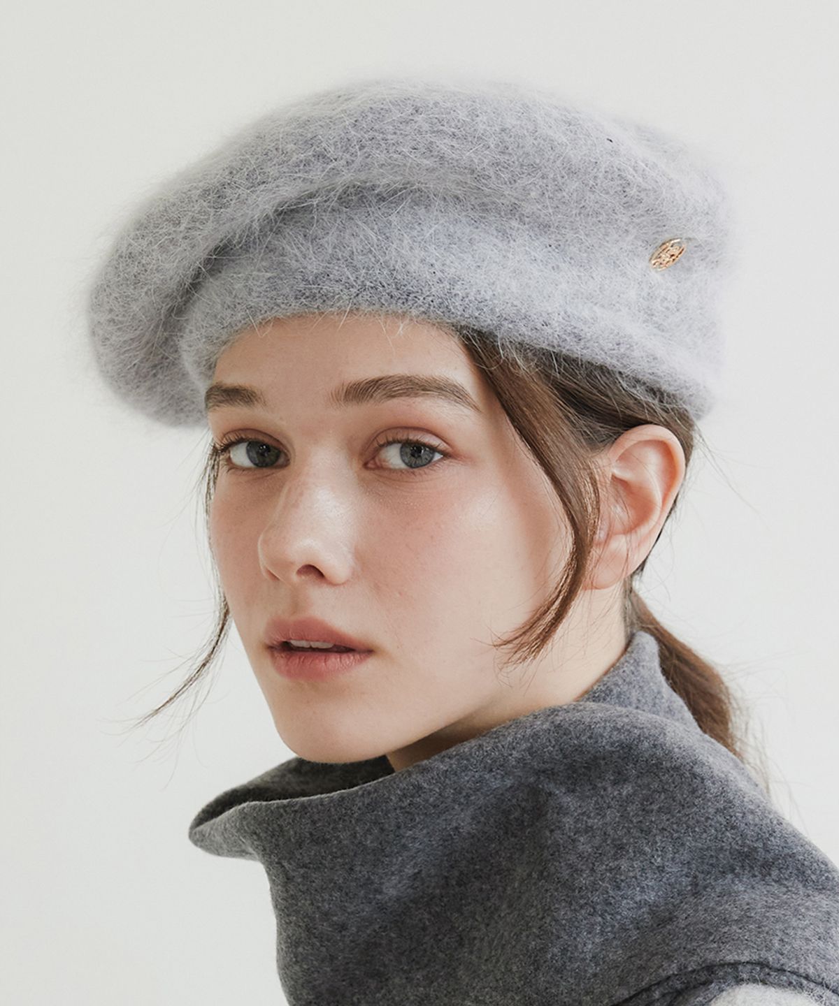 할렌(HALDEN) logo pendant angora beret (C031_light grey)