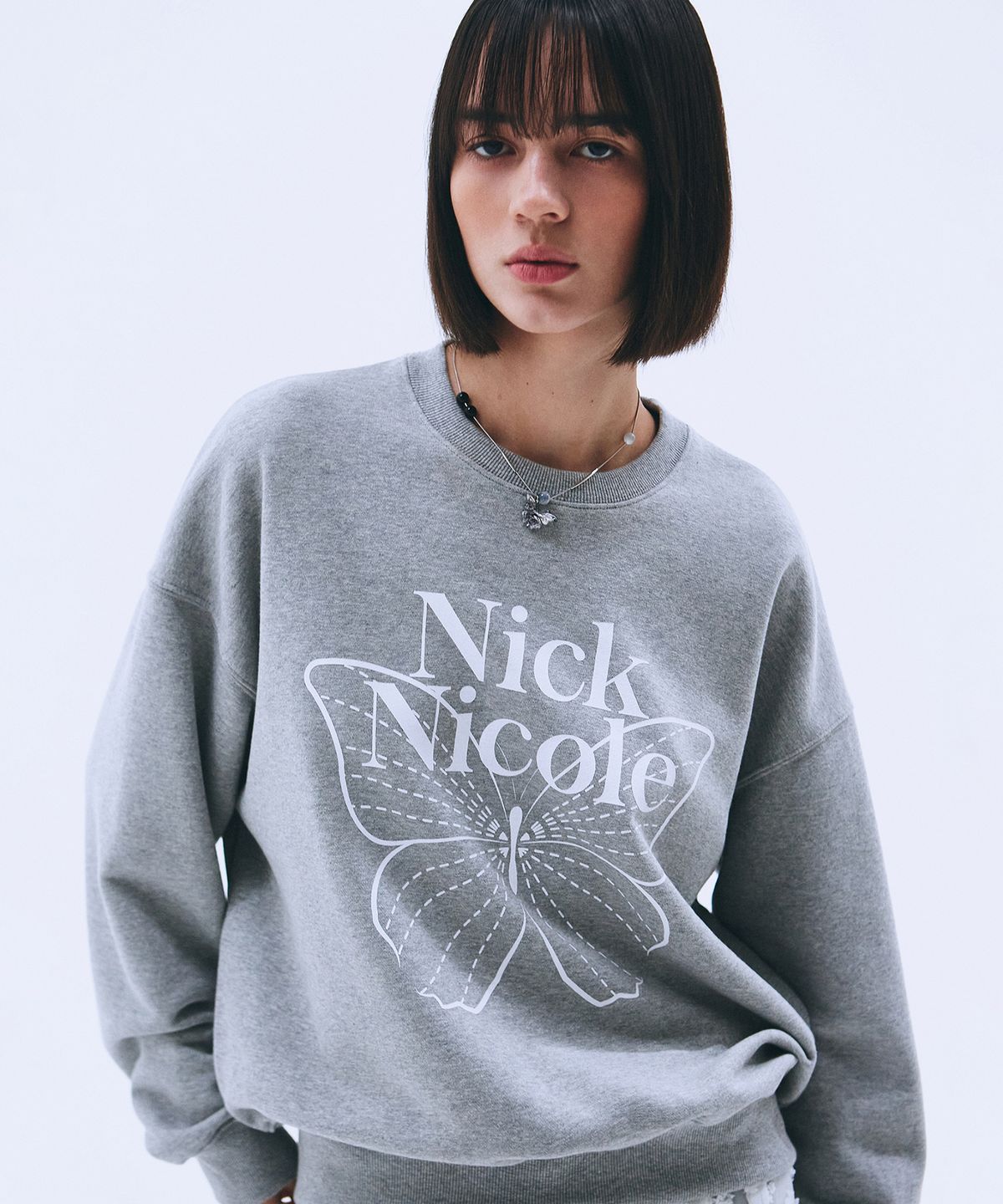 닉앤니콜(NICK&NICOLE) BUTTERFLY SIGNATURE SWEATSHIRT_GRAY WHITE