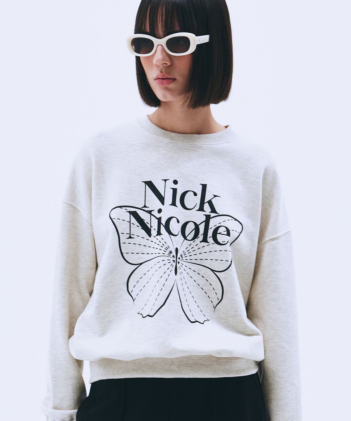닉앤니콜(NICK&NICOLE) BUTTERFLY SIGNATURE SWEATSHIRT_OATMEAL BLACK