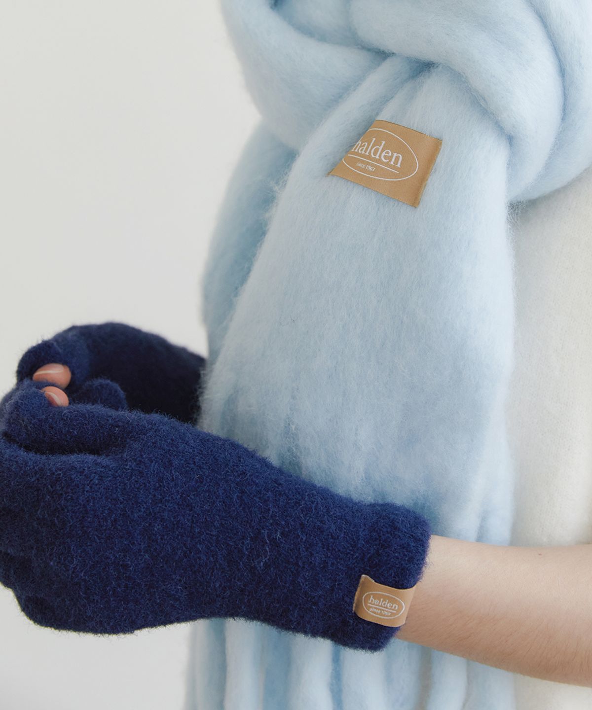 할렌(HALDEN) hairy finger hole gloves (G008_navy)