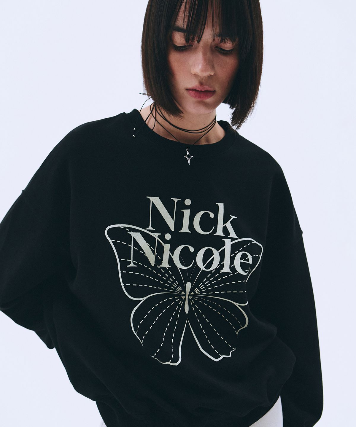 닉앤니콜(NICK&NICOLE) BUTTERFLY SIGNATURE SWEATSHIRT_BLACK CREAM