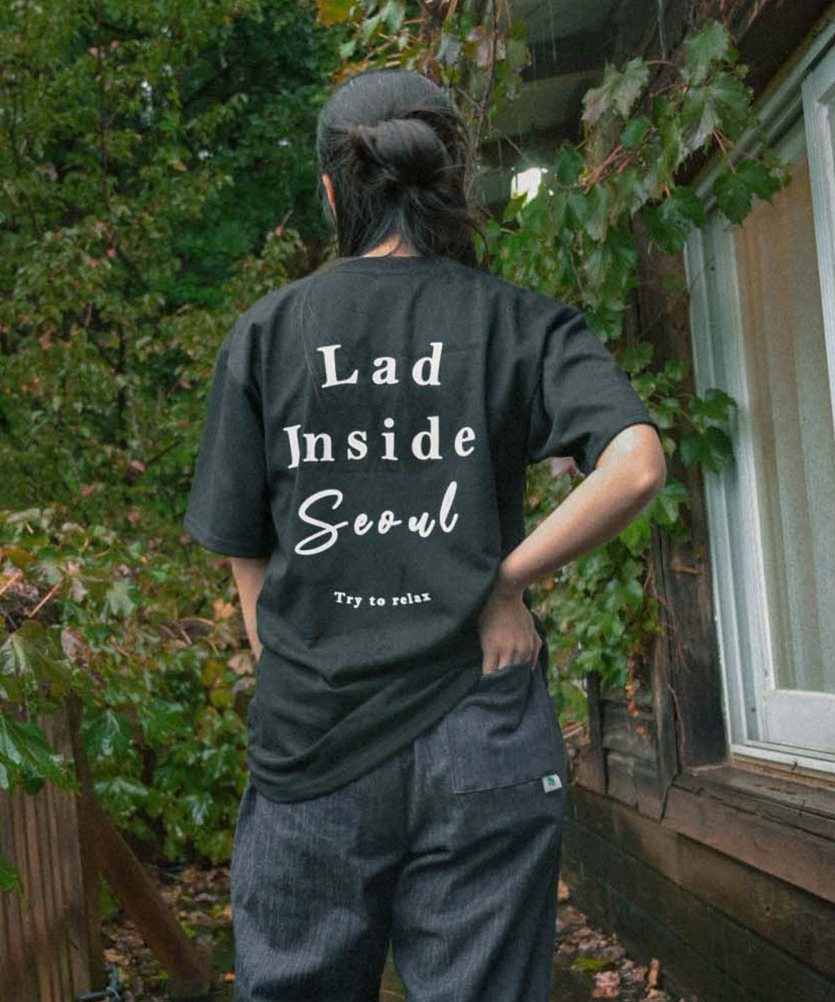 라드인사이드(LADINSIDE) 서울 레터링 반팔 티셔츠 블랙
