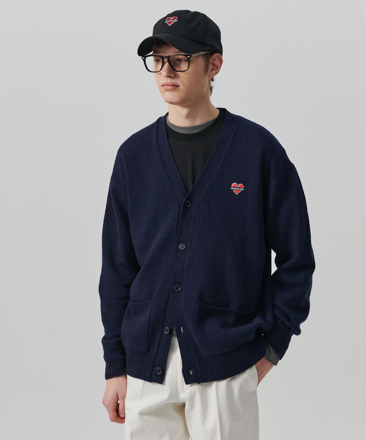 비욘드클로젯(BEYOND CLOSET) 노맨틱 베이직 램스 울 브이넥 가디건 네이비