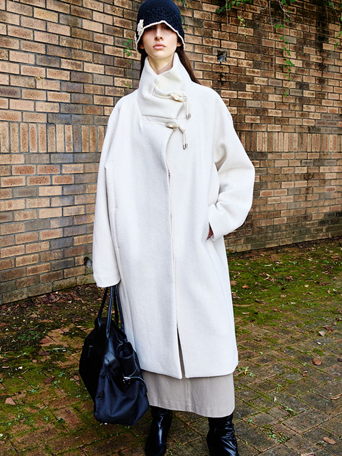 위메농(OUI MAIS NON) Oscar woodbutton wool coat