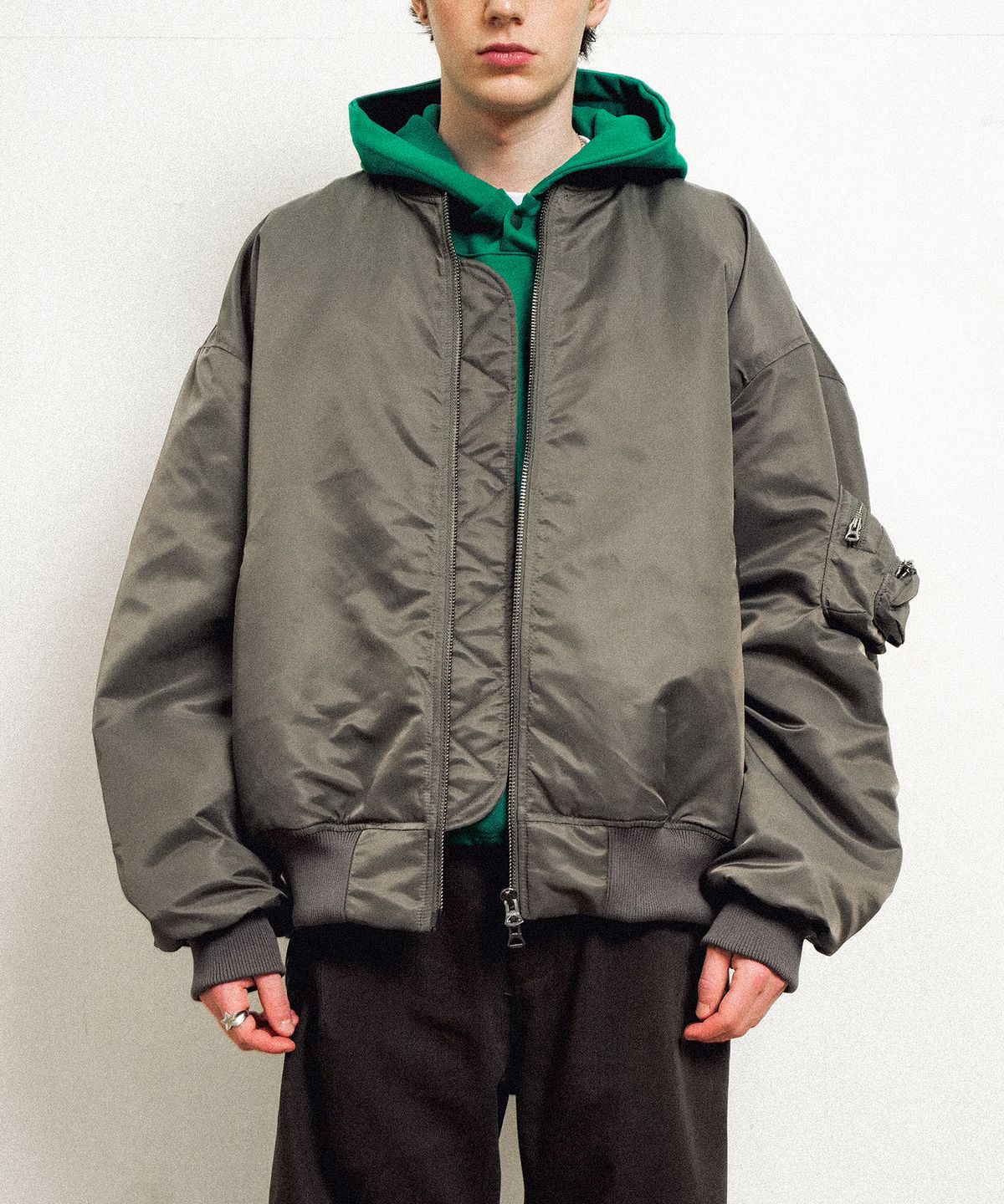 스키즘 인듀싱(SCHISM INDUCING) PACK POCKET MA-1 JUMPER, SAGE
