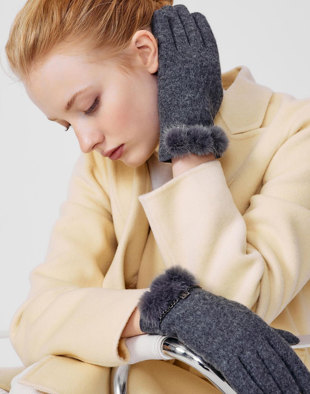 닥스 여성 액세서리(DAKS WOMENS ACCESSORIES) [여성장갑]그레이 울 밍크폼폼 스마트폰터치 장갑 DCGV3F245G2