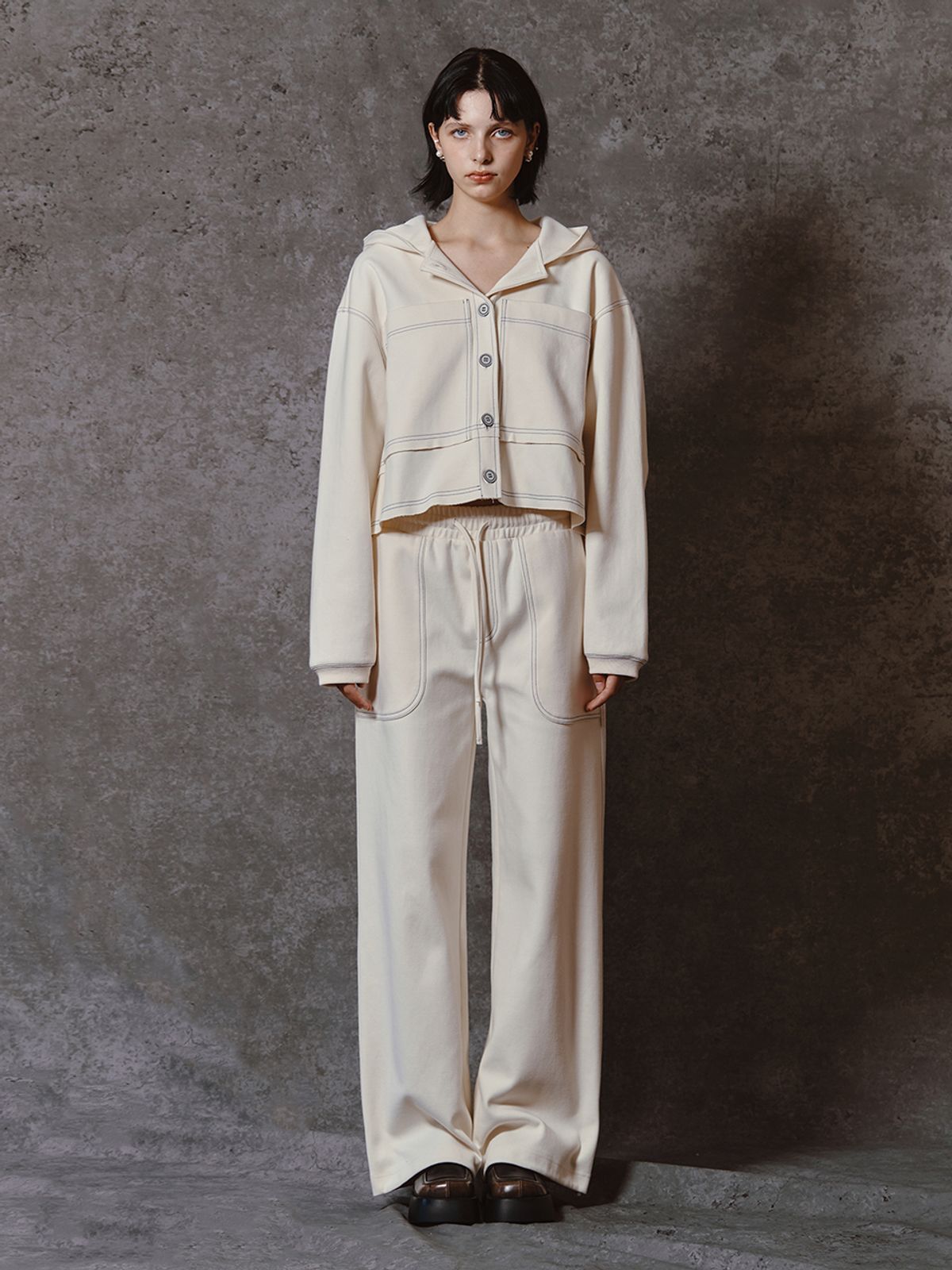 민더리(MEENDERI) ROUND POCKET JOGGER PANTS - CREAM