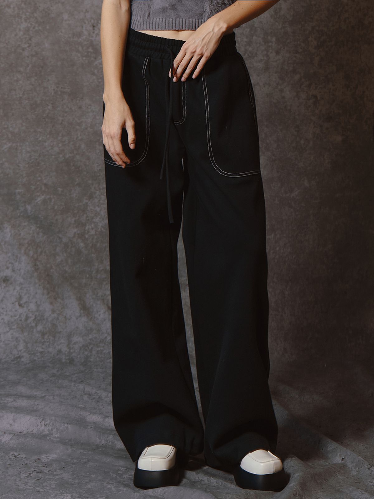 민더리(MEENDERI) ROUND POCKET JOGGER PANTS - BLACK