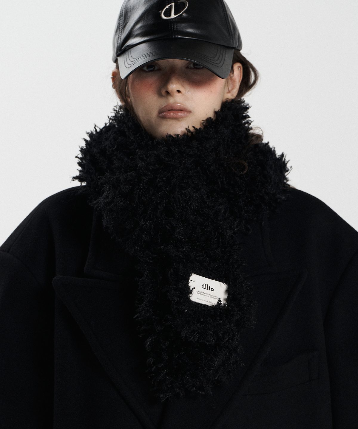 일리오(ILLIO) BLACK FLUFFY MUFFLER