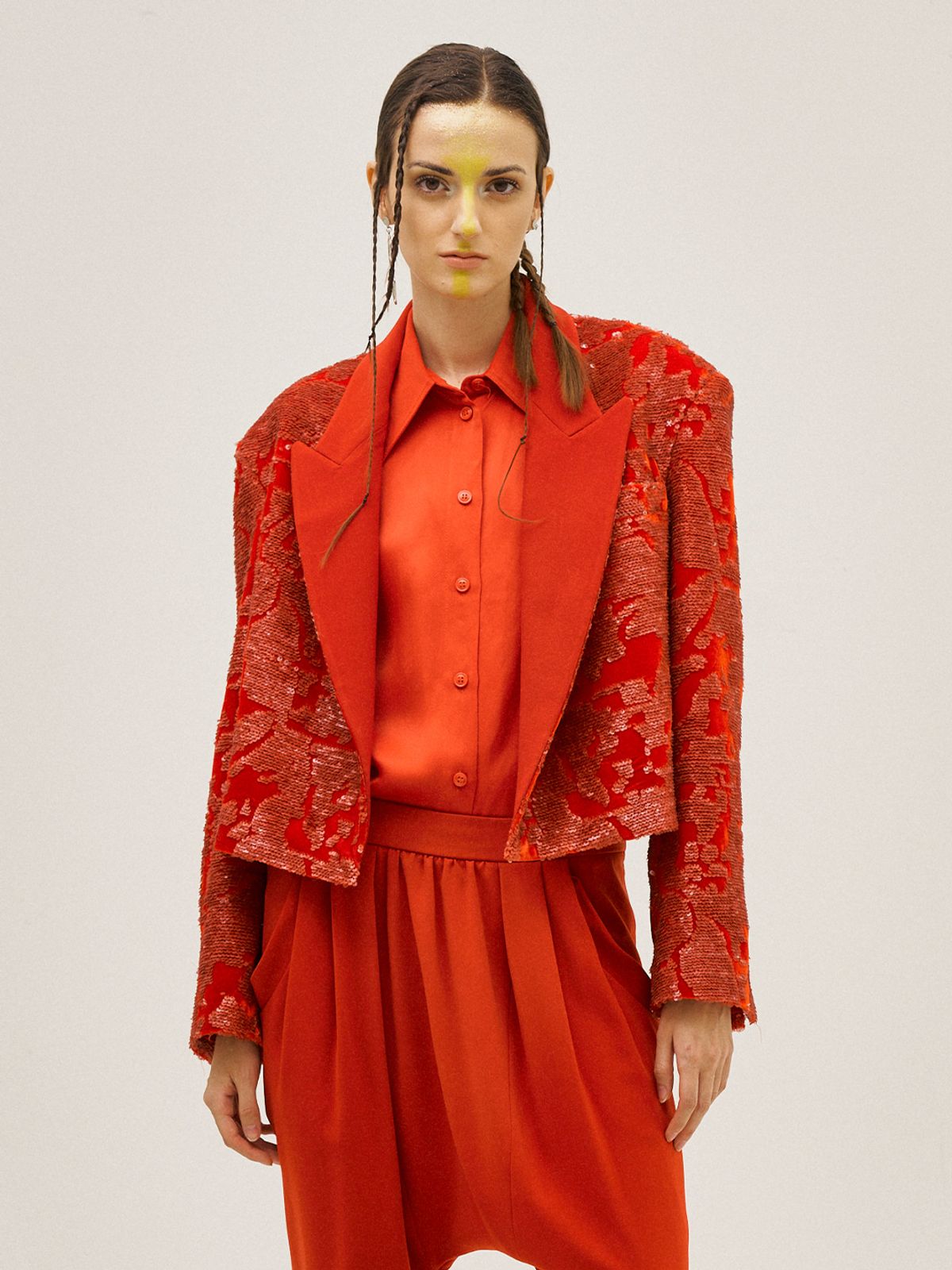 그리디어스(GREEDILOUS) Sequined Crop Jacket With Thin Lapels