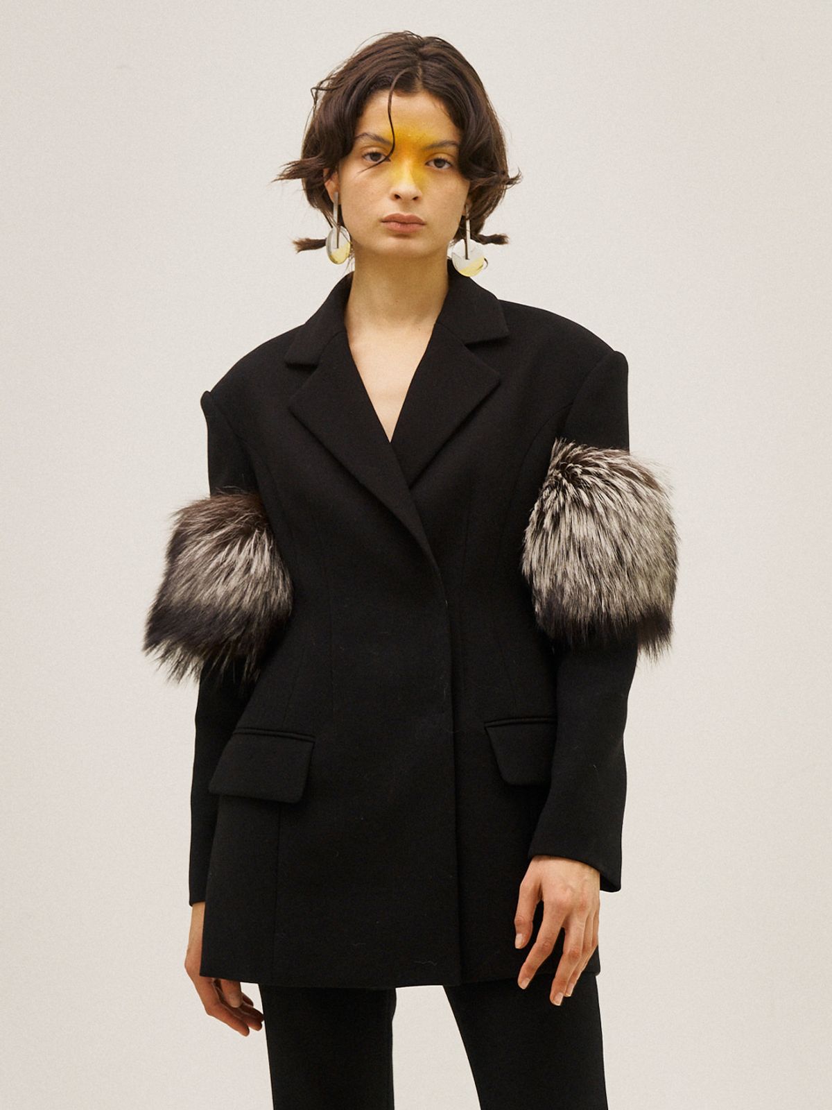 그리디어스(GREEDILOUS) Fur Trimmed Double Lapel Wool Blazer