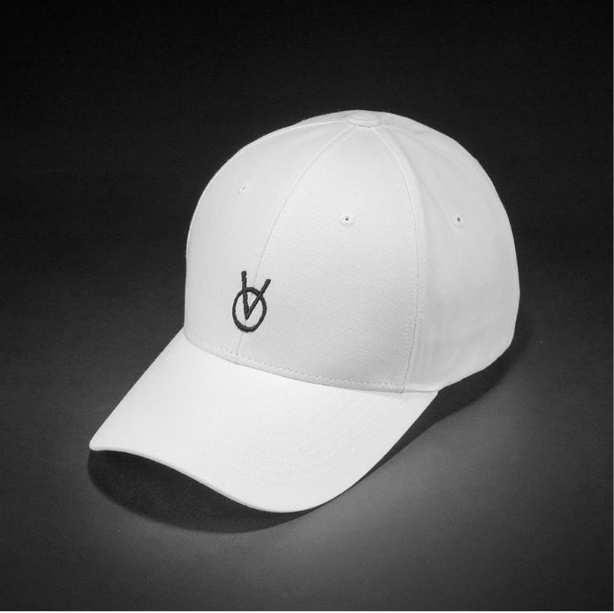 빈스모크(VINSMOKE) OV Small Logo White 볼캡 HARD FIT