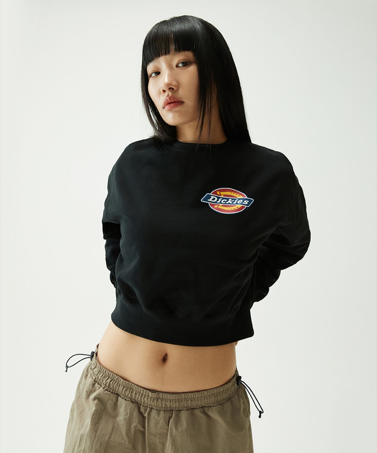 디키즈(DICKIES) 아이코닉 로고 크롭 스웨트셔츠 Black