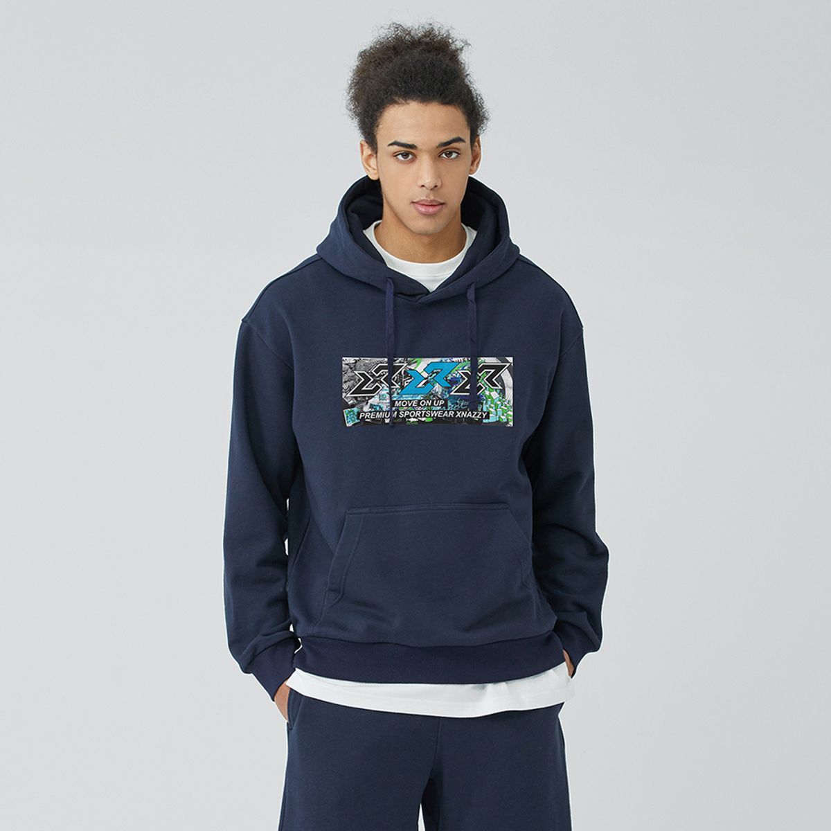 엑스네지(XNAZZY) 트리플심볼 오버핏 후드 티셔츠 [NAVY] XN23SRUHD01NY