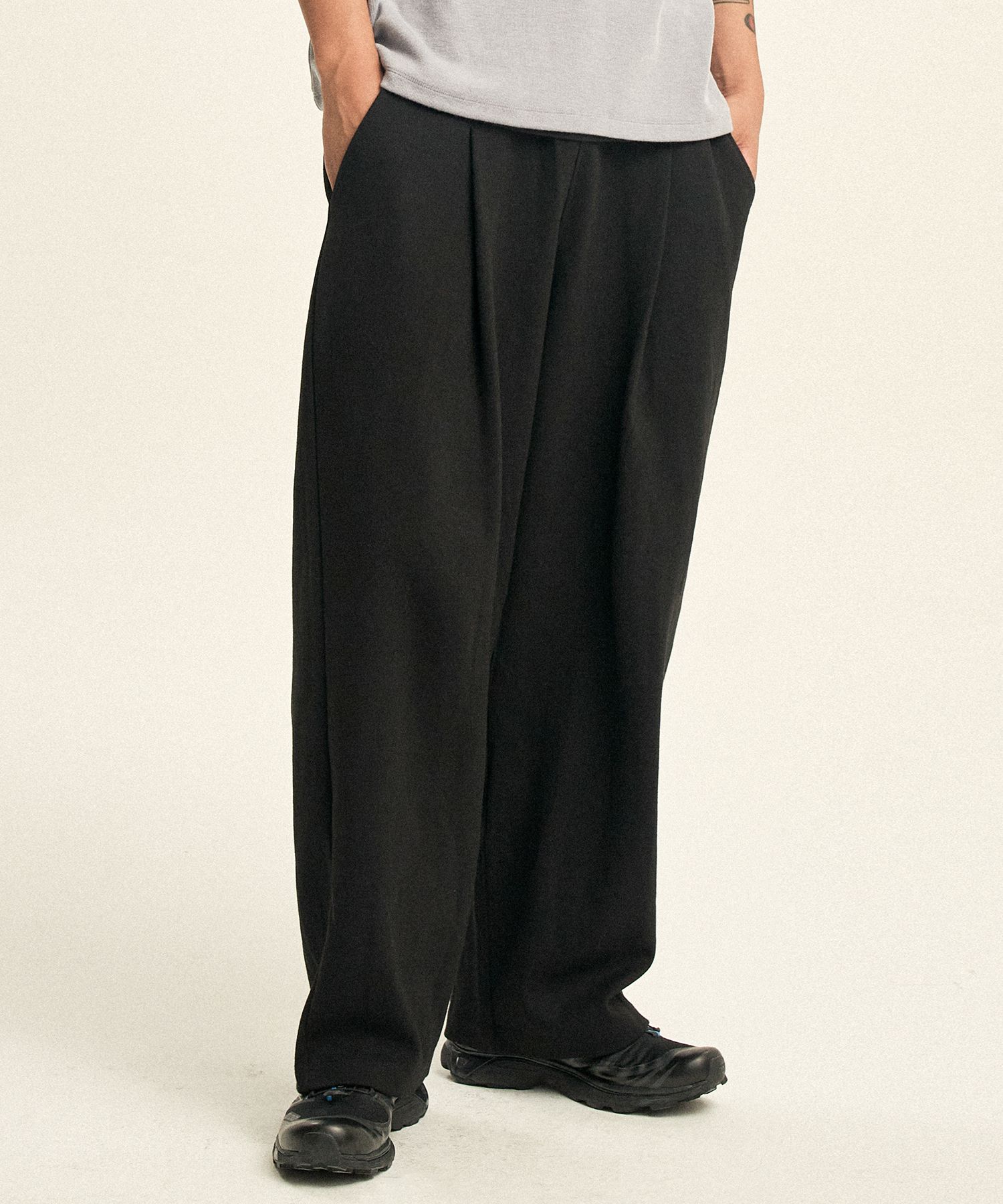 ★韓国人気★CODE GRAPHY★WIDE FIT DEEP ONE TUCK SWEAT PANTS XERO