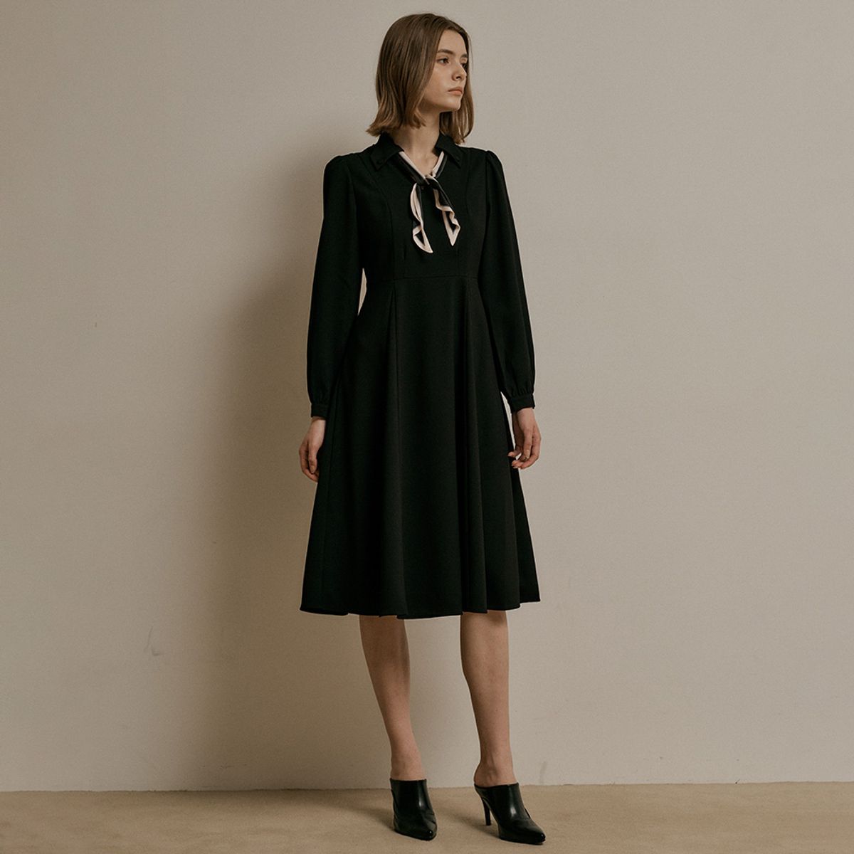 웬스데이딜라잇(WEDNESDAY DELIGHT) WD_Designed collar button dress