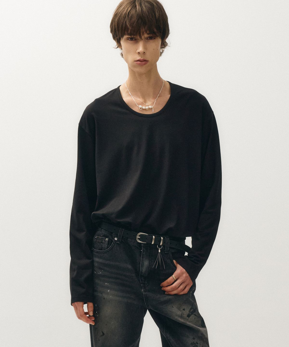 노이어(NOIRER) 브러쉬드 U넥 티셔츠 (블랙)