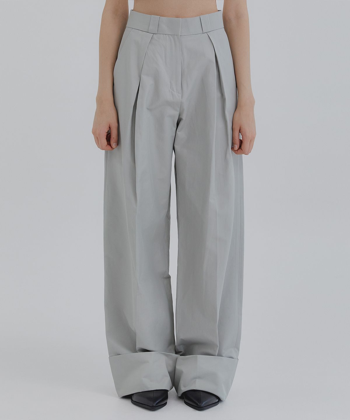 트리밍버드(TREEMINGBIRD) Roll-up Inverted Pleats Pants [ Light Gray ]