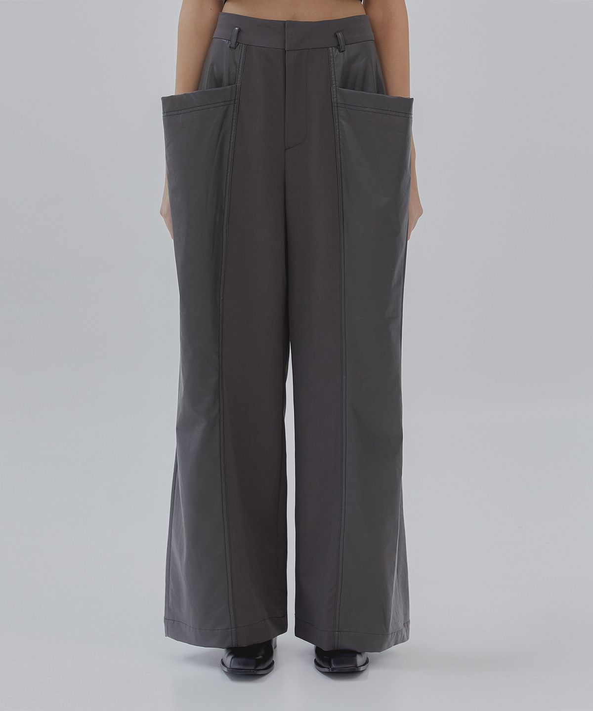 트리밍버드(TREEMINGBIRD) Cutting Line Faux Leather Pants [ Charcoal ]