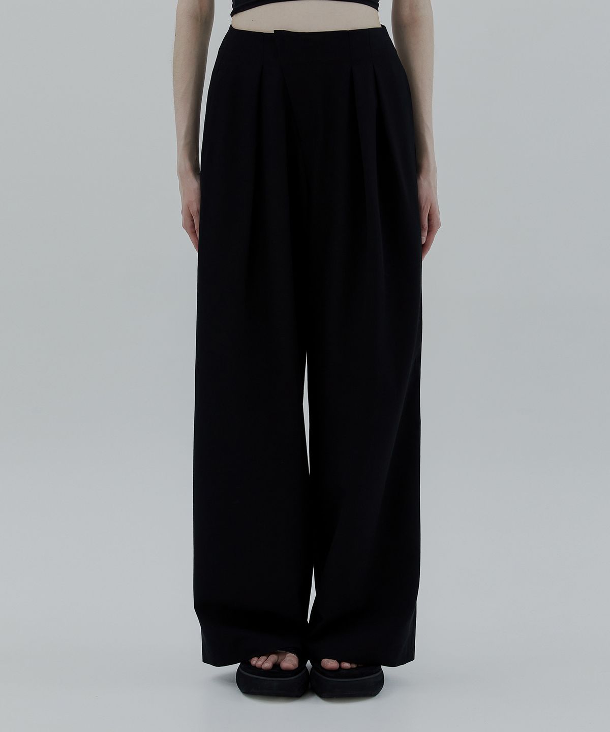 트리밍버드(TREEMINGBIRD) Oblique Fly Pintuck Trouser [ Black ]