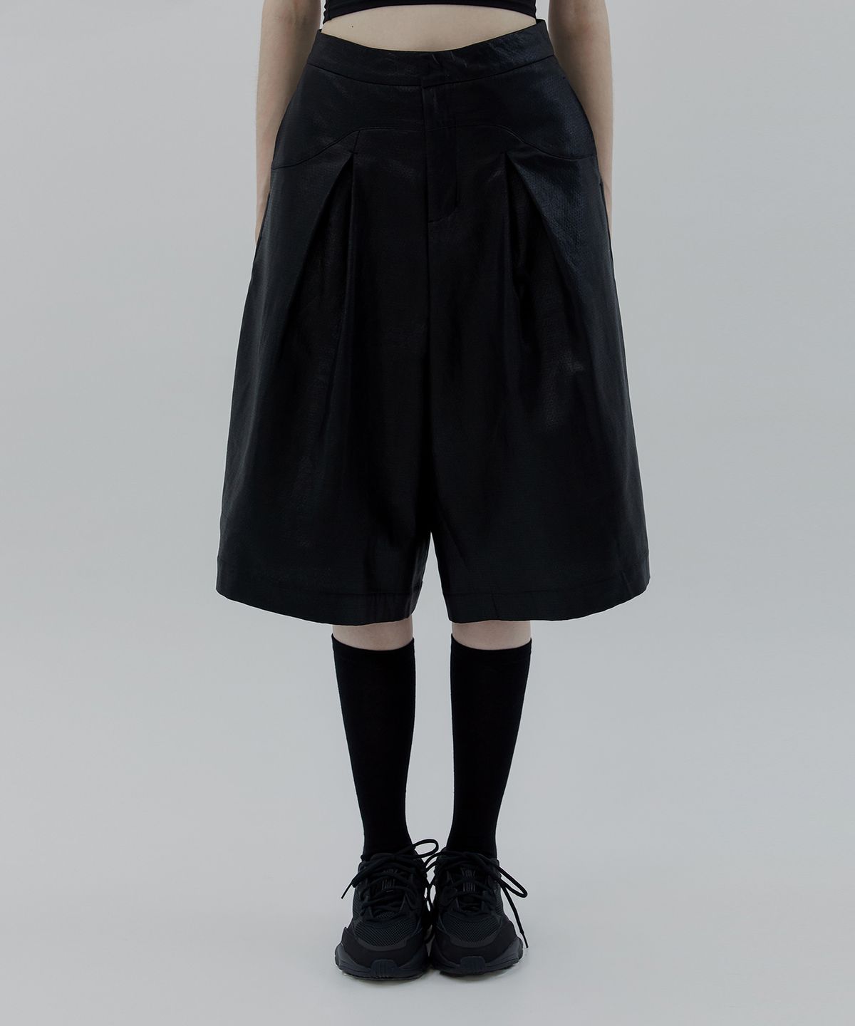 트리밍버드(TREEMINGBIRD) Curve Line Half Pants [ Black ]