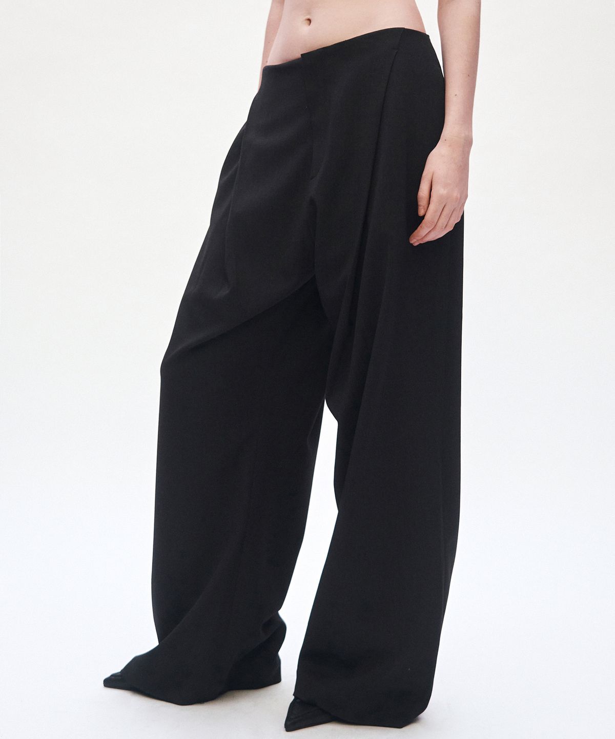 트리밍버드(TREEMINGBIRD) Low Rise Wide Slacks [ Charcoal ]