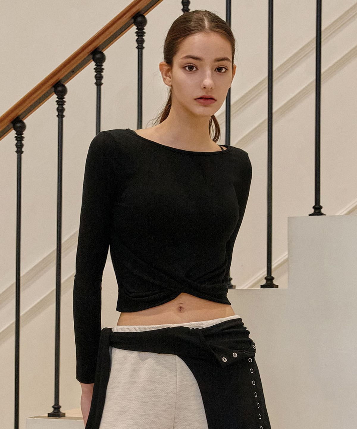 데비웨어(DEVIWEAR) 릴리즈 꼬임 롱슬리브 DEVI-T0095-블랙