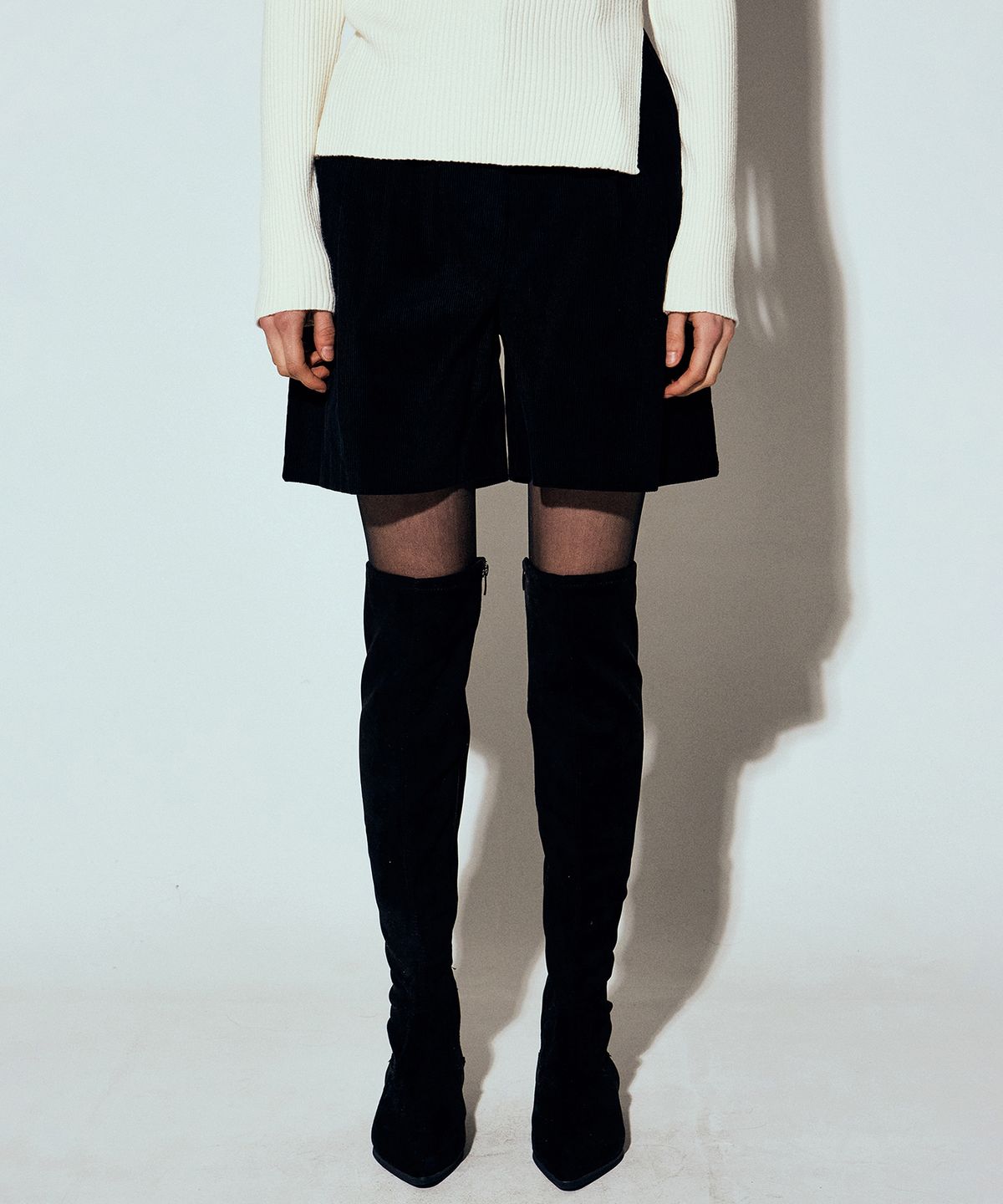 닉앤니콜(NICK&NICOLE) CORDUROY TWO TUCK BERMUDA PANTS_BLACK