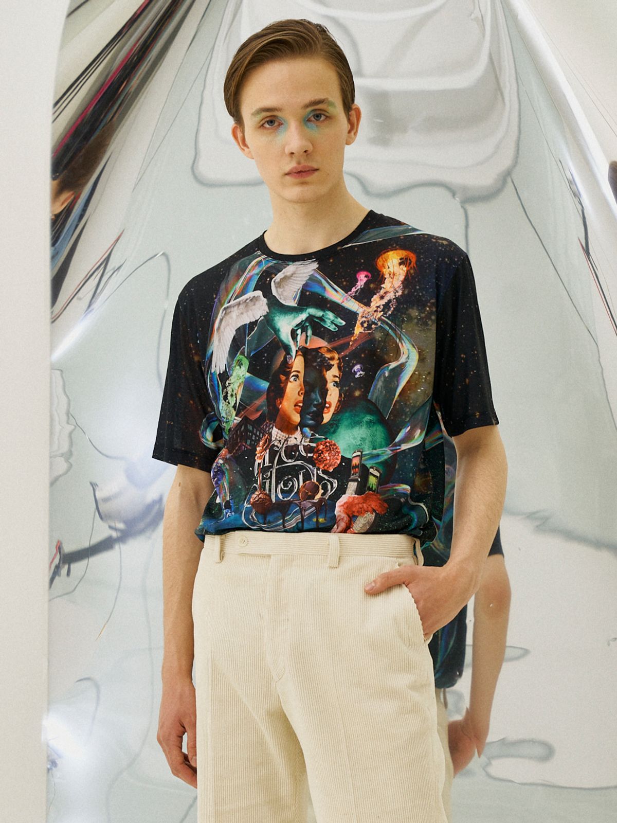 그리디어스(GREEDILOUS) Girl Face Short-Sleeve
