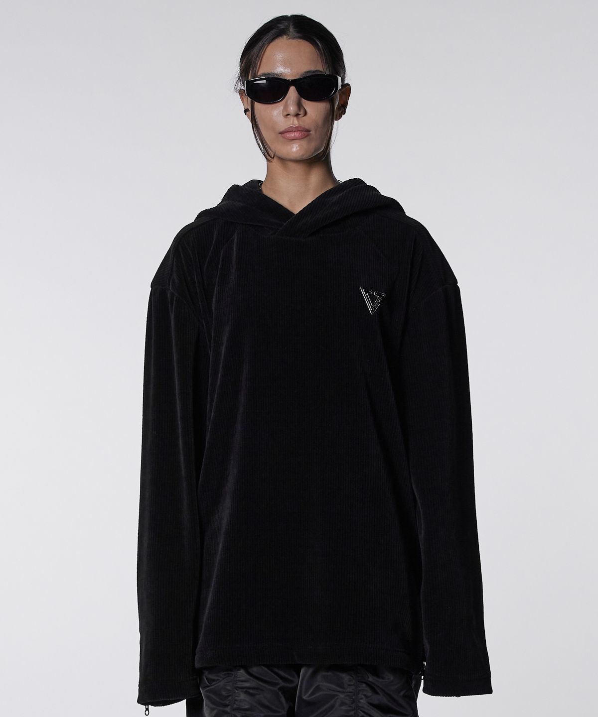 본바트(VONVAT) Velour Side Zipper Hoodie