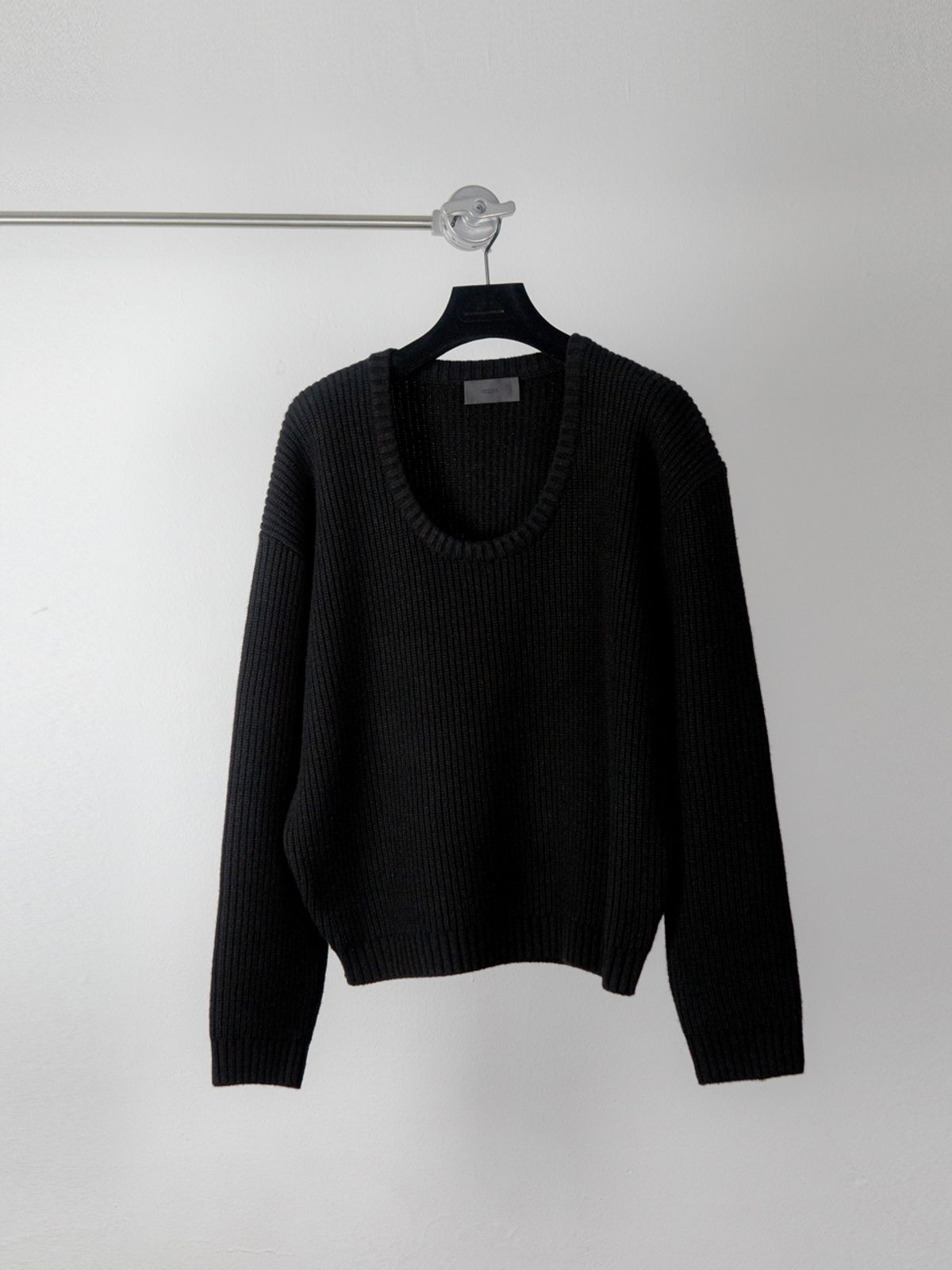 고저(GOZER) U-NECK HAZZI KNIT