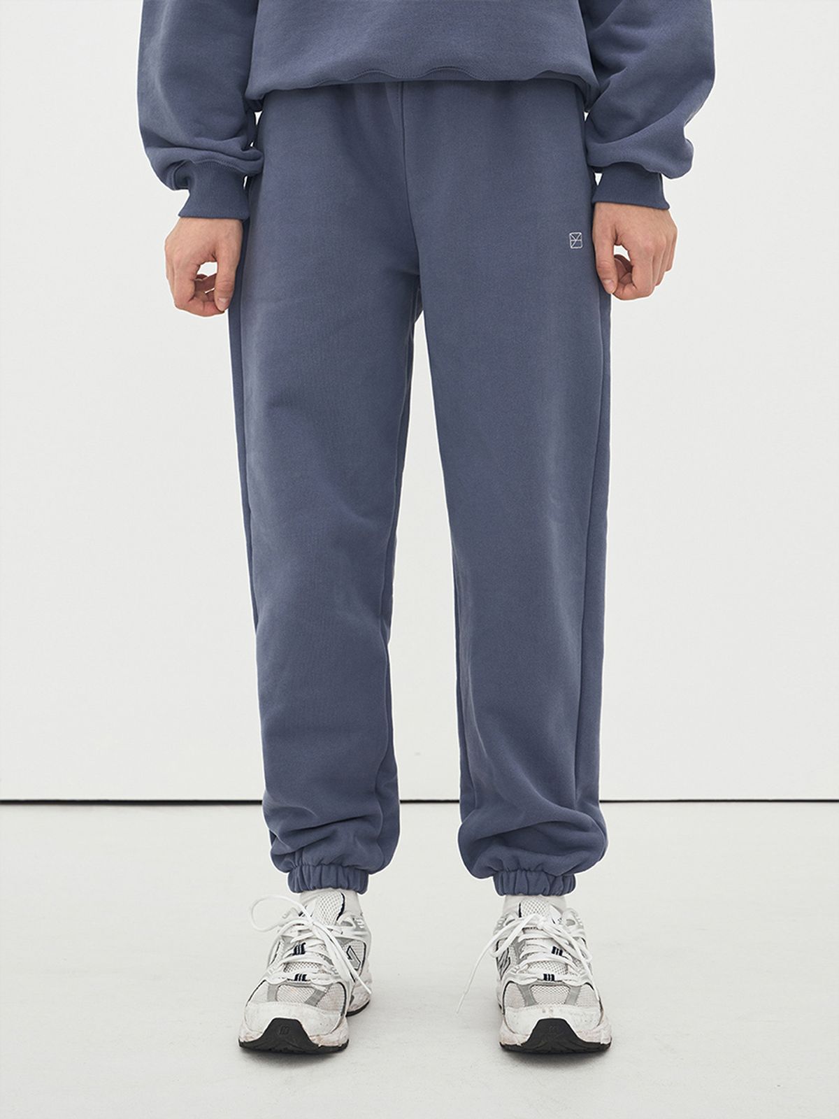 르세지엠(LESEIZEME) LOGO SWEAT JOGGER PANTS - BLUE