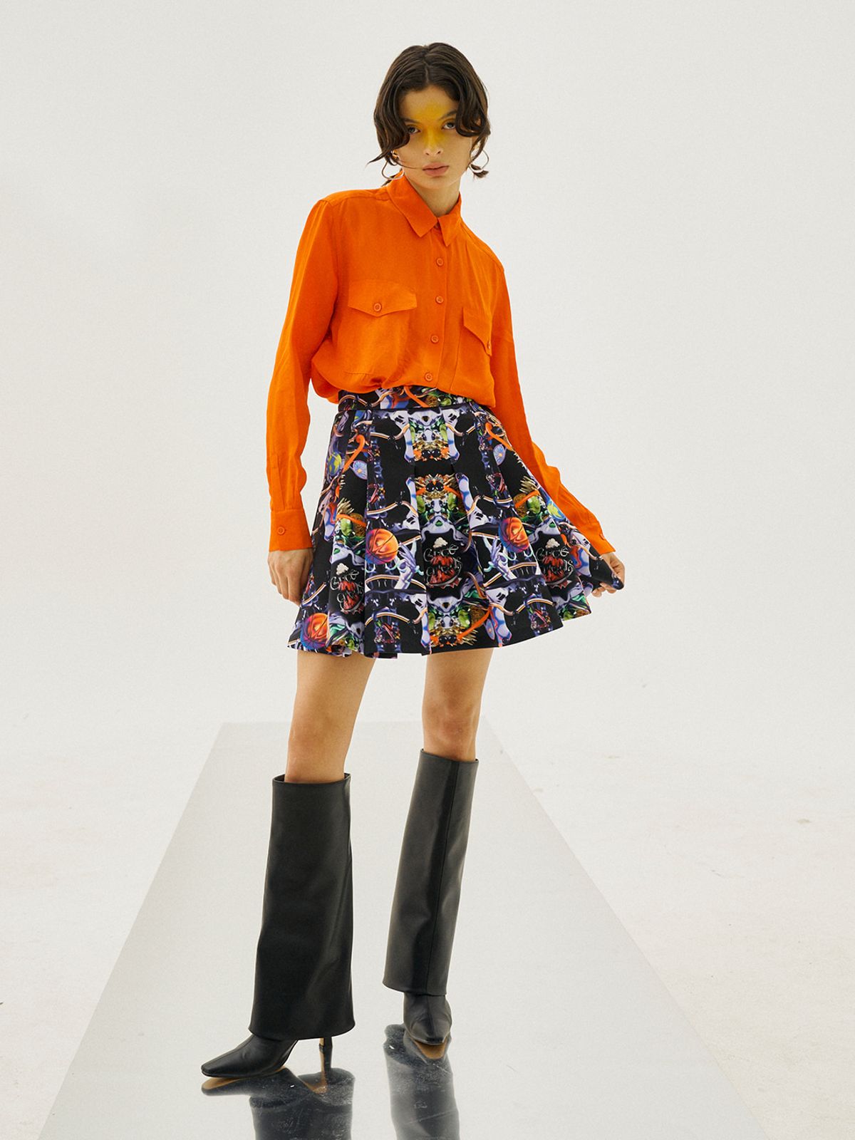 그리디어스(GREEDILOUS) Symmetrical Semi-Flare Mini-Skirt