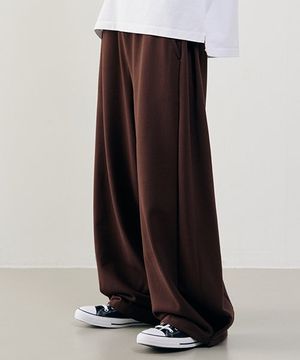 컴피 인버티드 플리츠 스웻 팬츠 [BROWN]